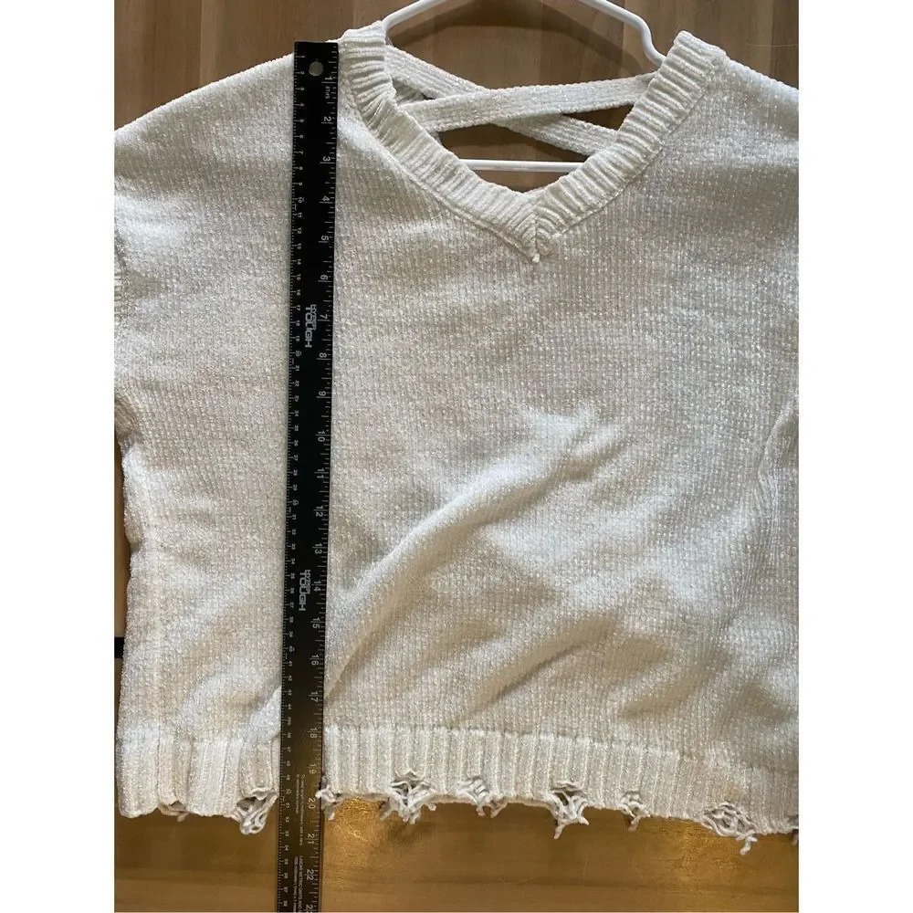 Blush &‎ Bloom Sweater With Distressed Edges - Picture 5 of 5